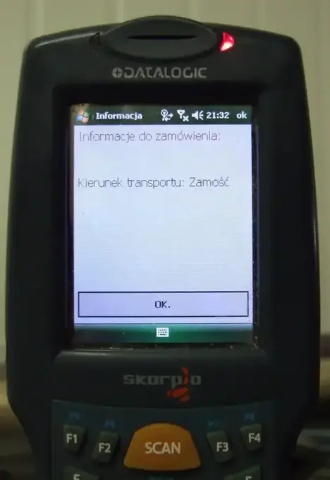 Praca magazyniera z kolektorem — widok 3