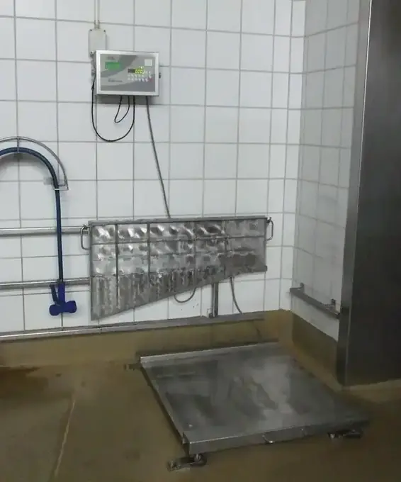 Stanowisko produkcyjne współpracujące z systemem — widok 1